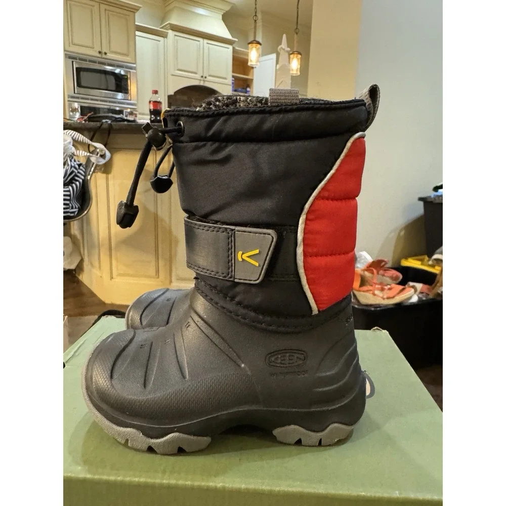 KEEN Lumi II Boot Waterproof Size 24 US 8 Black Red Carpet Insulated‎